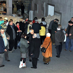 A VÁRAKOZÓ KÖZÖNSÉG