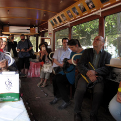 TÁRLAT A VILLAMOS ON