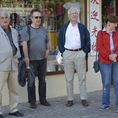 CSOPORTKÉP A VILLAMOS ELŐTT