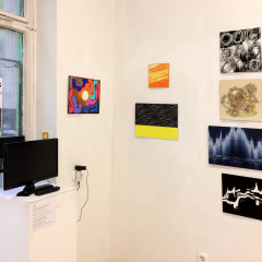 RÉSZLET A KIS TV-VEL