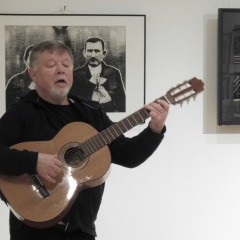 NÉMETH IMRE ÉNEKELT ÉS GITÁROZOTT