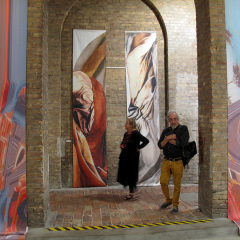 KÜLÖNLEGES LÁTVÁNY