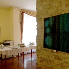 A   PILLÉR ES A KÍNÁLÓ