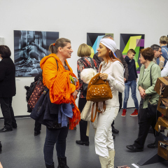 LÁTOGATÓK CSOPORTJA