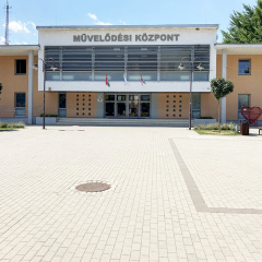 A MŰVELŐDÉSI KÖZPONT