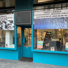 A GALÉRIA AZ UTCÁRÓL