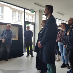 ÉRDEKLŐDŐ FIGYELEM