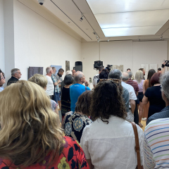 A ZSÚFOLT MEGNYITÓ