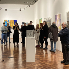 AZ ÉRDEKLŐDŐ KÖZÖNSÉG