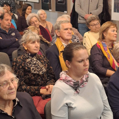 ÉRDEKLŐDŐ FIGYELEM