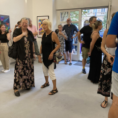 MŰVÉSZEK ÉS VENDÉGEK