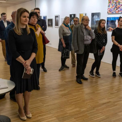 A MEGNYITÓ KÖZÖNSÉGE